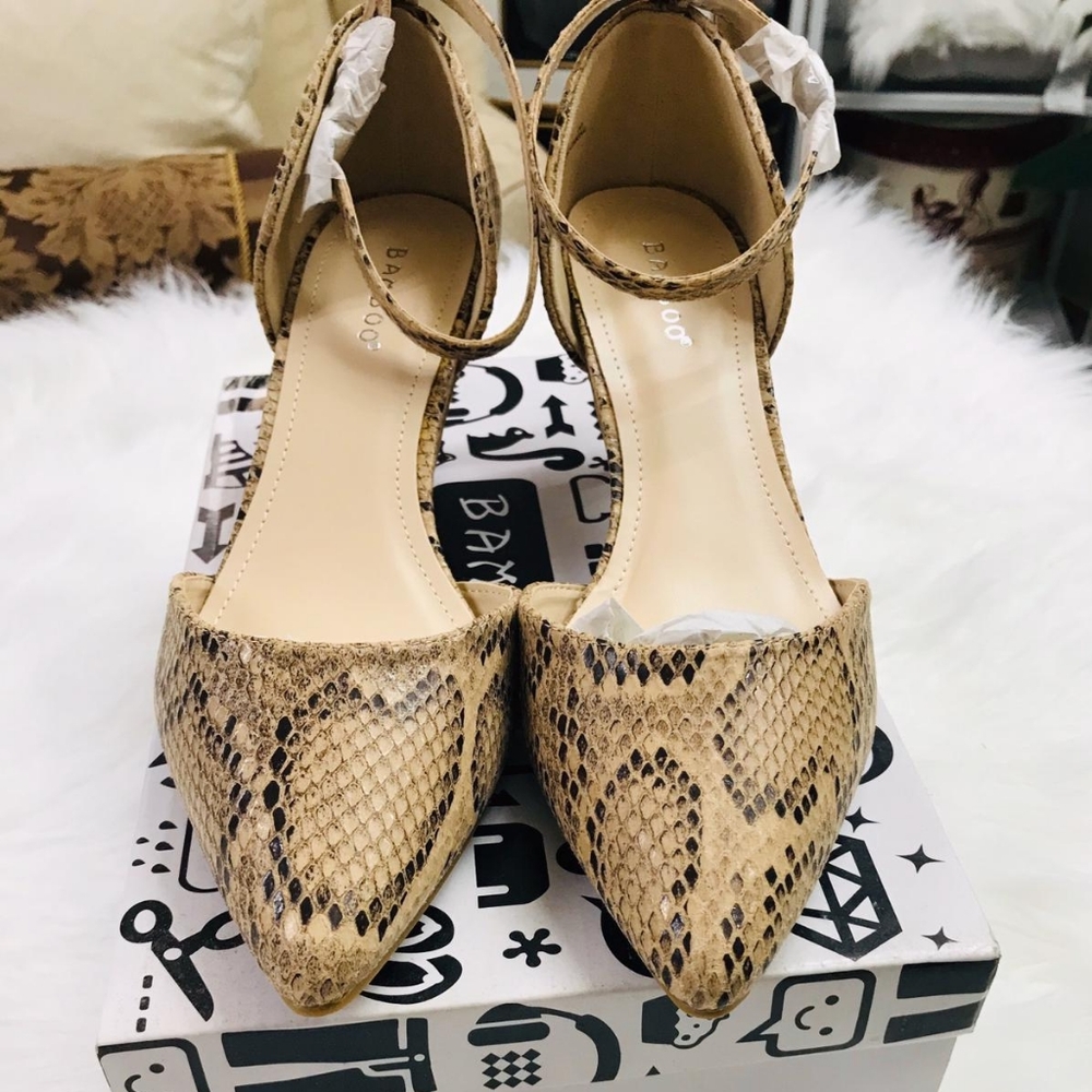 🆕️Faux Python Skin Plunging Pointy Toe Low Heel